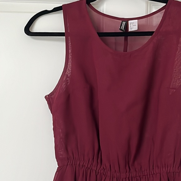 Burgundy sleeveless dress - Picture 2 of 2